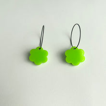 Load image into Gallery viewer, Acrylic Green Flower Earrings